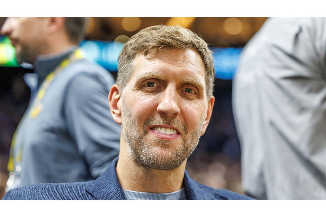 Dirk Nowitzki beim Besuch eines Basketballspiels im Januar.