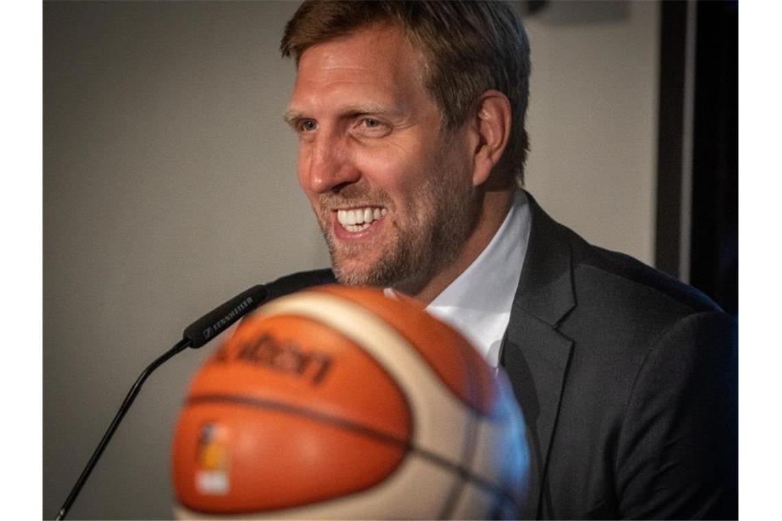 EM-Botschafter Nowitzki auf Deutschland-Besuch Dirk Nowitzki ist für die EM 2022 als Botschafter tätig. Foto: Lucas Kröger/Deutscher Basketball Bund/DBB/dpa