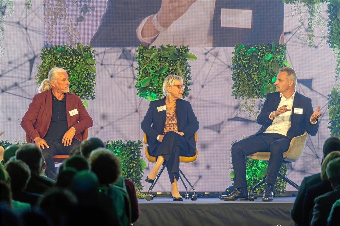 Diskussion über die Arbeitswelt der Zukunft (von links): Reinhard Mayer (Aptus IT), Christine Käferle (Agentur für Arbeit) und Uwe Amann (Harro Höfliger).