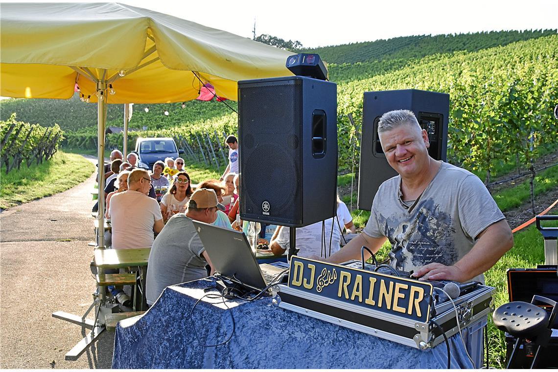 DJ Rainer (Rainie) sorgte bei der Station Föll für den musikalischen Genuß. Kelt...