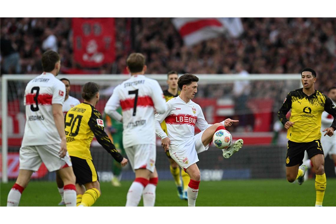 Doch daraus wurde nichts. Der VfB Stuttgart war zwar fast das ganze Spiel über drückend überlegen.