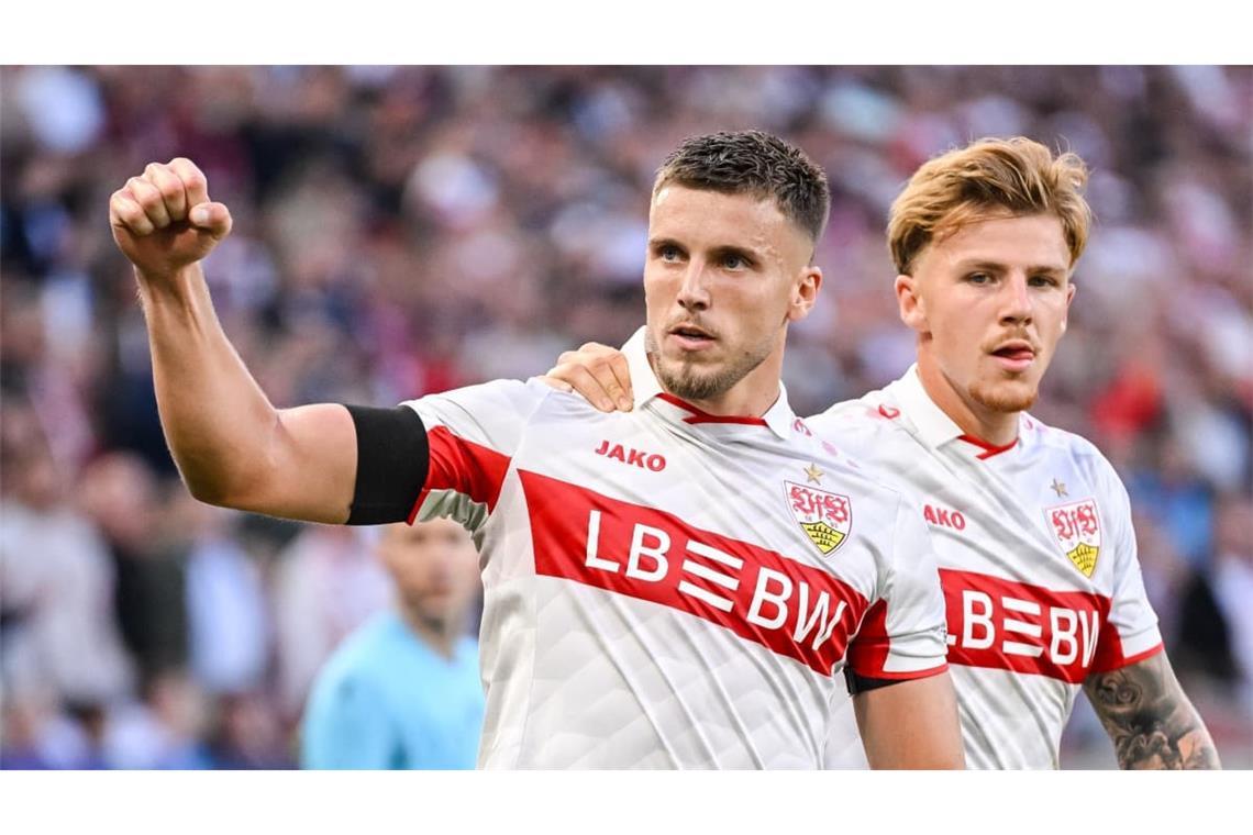 Doch prompt kam die Antwort des VfB: In der 26. Minute legte Medo (l.) mit seinem zweiten Treffer zum 2:1 nach.