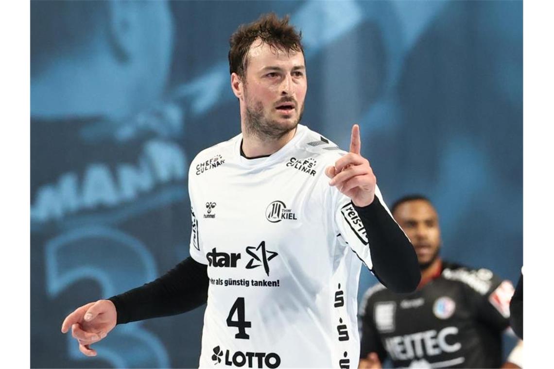 Domagoj Duvnjak vom THW Kiel jubelt über einen seiner sieben Treffer gegen den HC Erlangen. Foto: Daniel Karmann/dpa