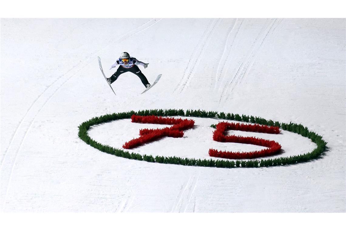 Bilder des Tages Domen Prevc gewinnt den Skiflug-Weltcup in Oberstdorf.