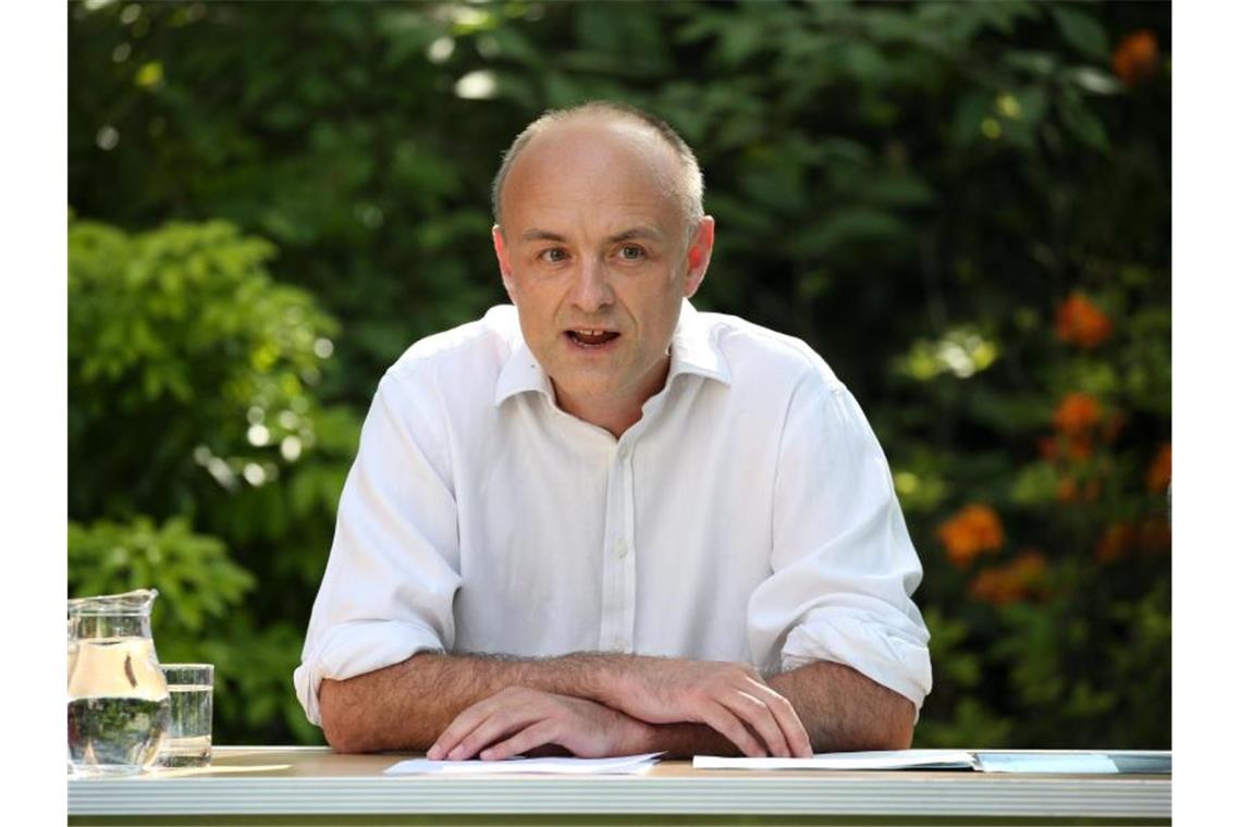 Dominic Cummings gibt ein Statement im Garten der Downing Street 10 ab. Foto: Jonathan Brady/PA Wire/dpa