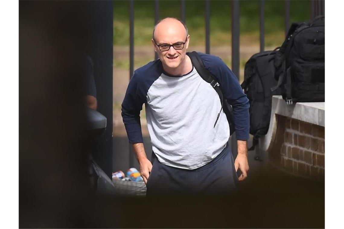 Cummings-Skandal in London: Staatssekretär tritt zurück Dominic Cummings trifft in der Downing Street ein. Foto: Victoria Jones/PA Wire/dpa