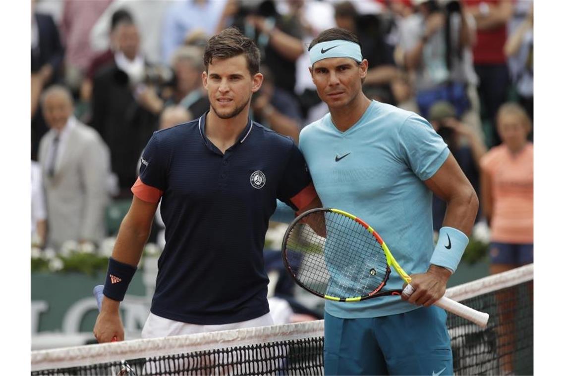 Dominic Thiem (l) und Rafael Nadal stehen sich erneut im French-Open-Endspiel gegenüber. Foto (Archiv): Alessandra Tarantino/AP Foto: Alessandra Tarantino