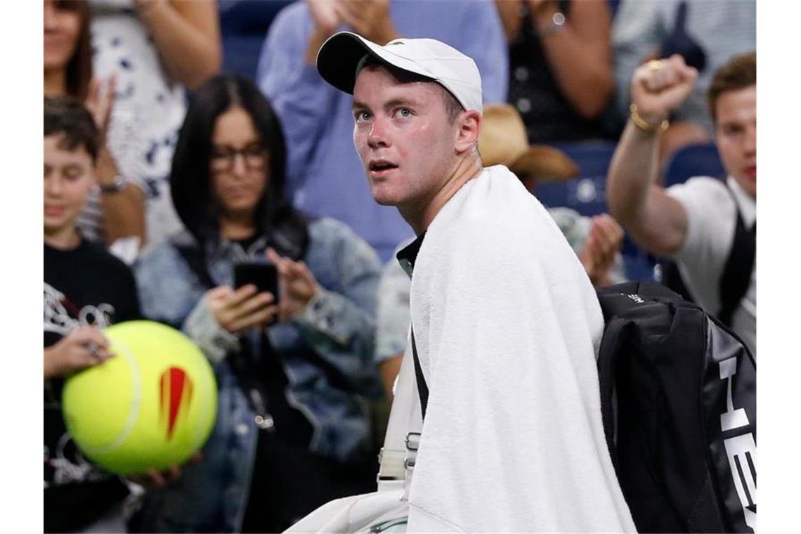 Koepfers neue Tennis-Welt: Warten aufs Visum für China Dominik Koepfer ist bei den US Open an Daniil Medwedew gescheitert. Foto: Jason Decrow/AP
