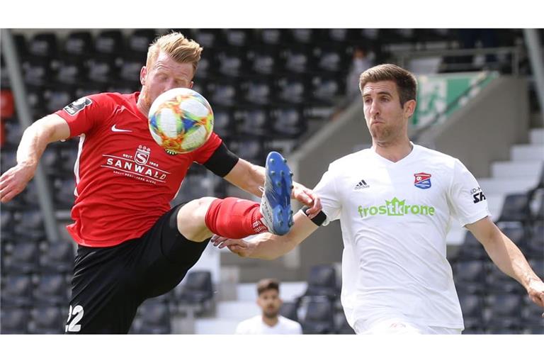 Dominik Martinovic (li., im Dress der SG Sonnenhof Großaspach) wechselt zu Drittligist SC Verl.