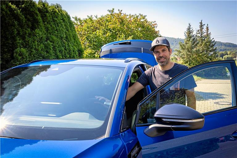 Dominik Oechsle aus Sulzbach fährt seit Jahren ohne Probleme mit dem Elektroauto in den Urlaub. Foto: Alexander Becher