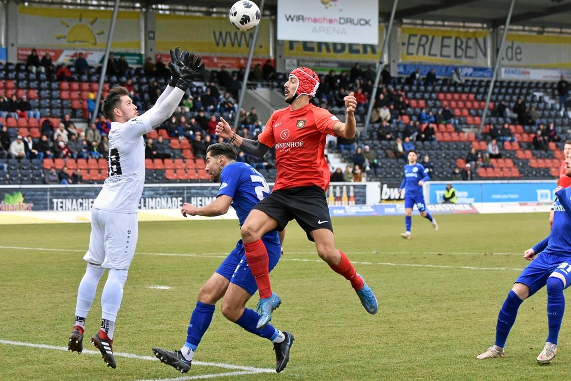 Dominik Salz köpfte die SG Sonnenhof Großaspach zum wichtigen Heimsieg gegen den Bahlinger SC.Foto: T. Sellmaier