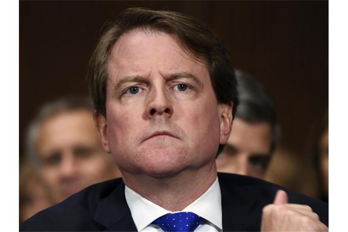 Impeachment-Ermittlungen: Justizausschuss lädt Trump ein Don McGahn muss einer Vorladung eines Ausschusses des Repräsentantenhauses Folge leisten und im Parlament aussagen. Foto: Saul Loeb/Pool AFP/AP/dpa