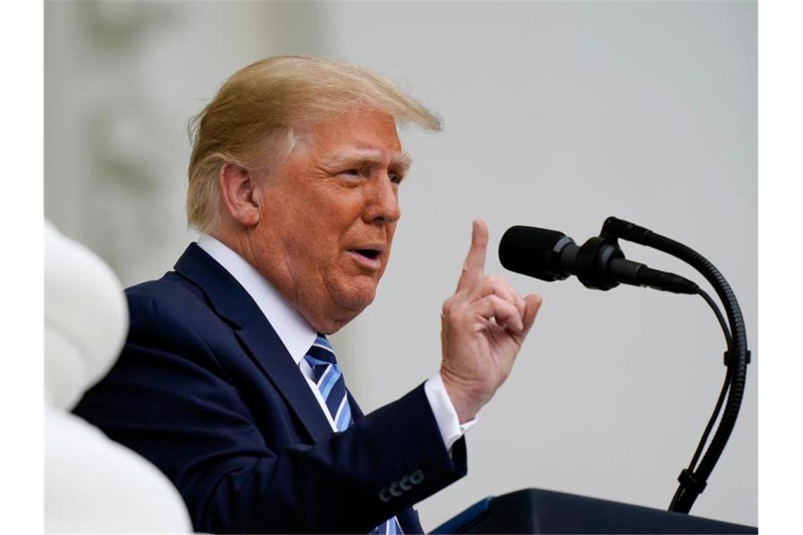 Donald Trump nimmt Wahlkampfauftritte wieder auf Donald Trump am Wochenende auf dem Balkon des Weißen Hauses. Foto: Alex Brandon/AP/dpa