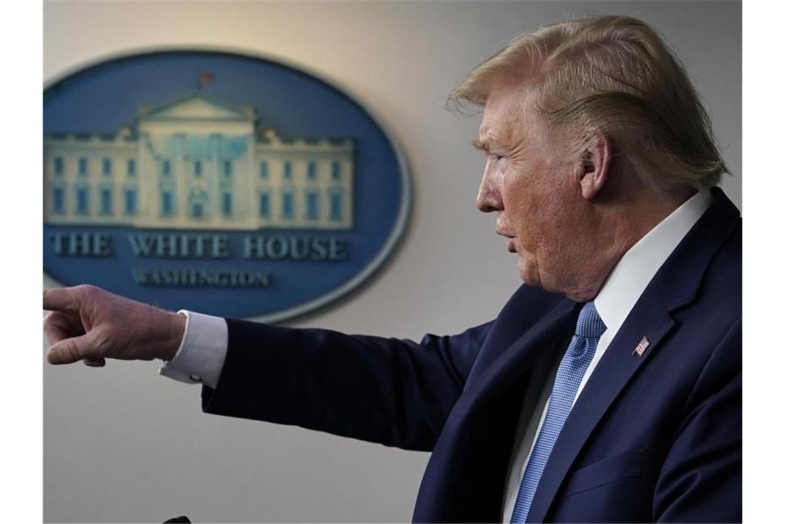 Donald Trump bei einer Pressekonferenz mit der Coronavirus-Task Force im Weißen Haus. Foto: Evan Vucci/AP/dpa