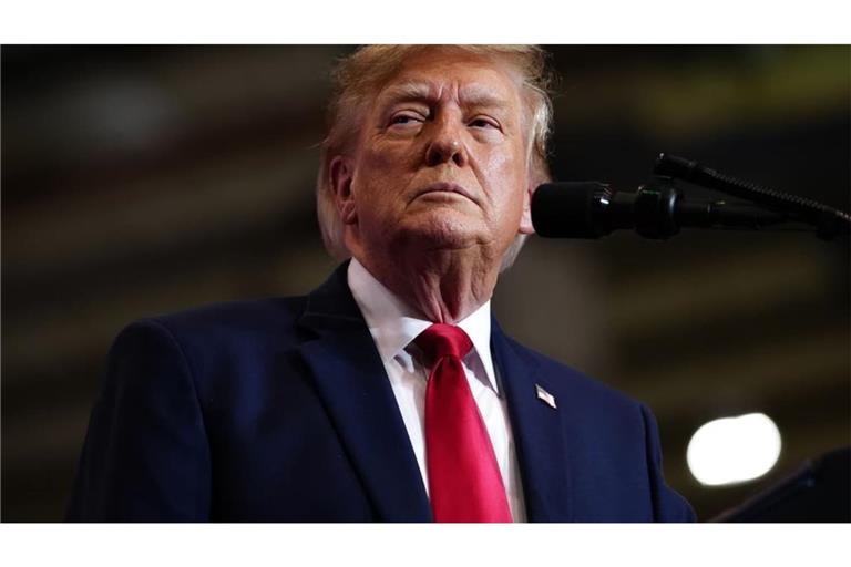 Donald Trump bei einer Rede in South Carolina. Sein freundlicher Umgang mit Putin stößt in der eigenen Partei auf heftige Reaktionen.