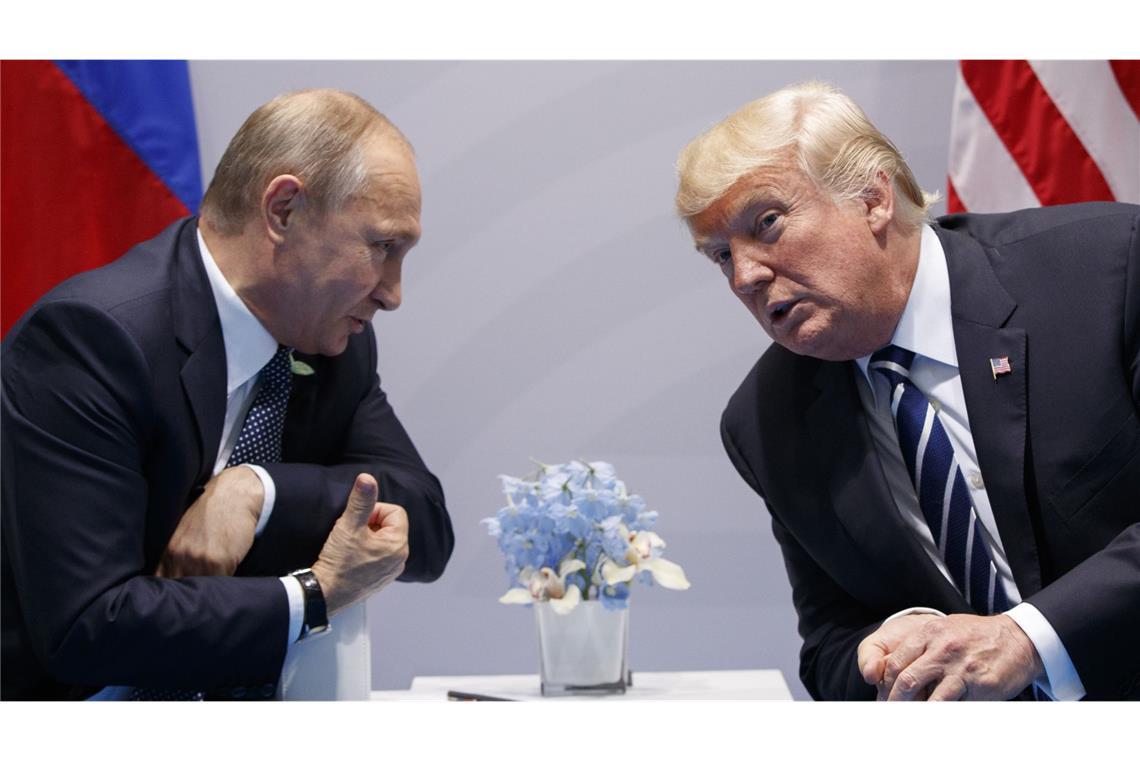 Telefonat zwischen Trump und Putin läuft Donald Trump führt sein geplantes Telefonat mit Kremlchef Wladimir Putin (Archivbild).