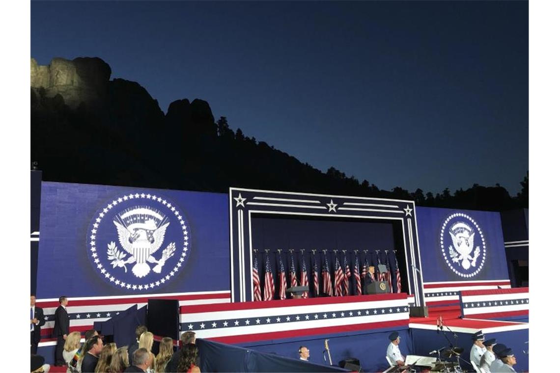 Donald Trump hält am Nationaldenkmaleine Rede. Foto: Alex Brandon/AP/dpa