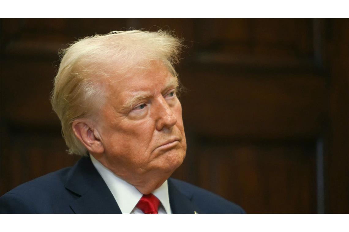 Trump: Kritische Berichterstattung großer US-Medien „muss illegal sein“ Donald Trump hat in einer Rede vor dem Justizministerium kritisch berichtende Medien scharf attackiert. (Archivbild)
