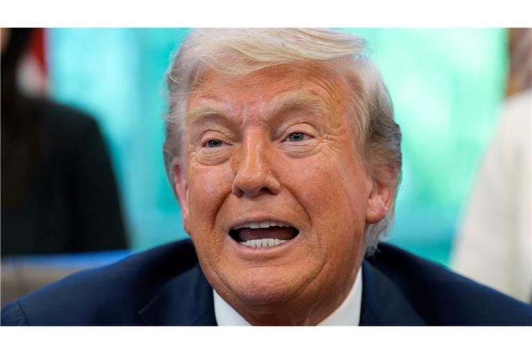 Donald Trump lässt kein gutes Haar an seinem Vorgänger. (Archivbild)