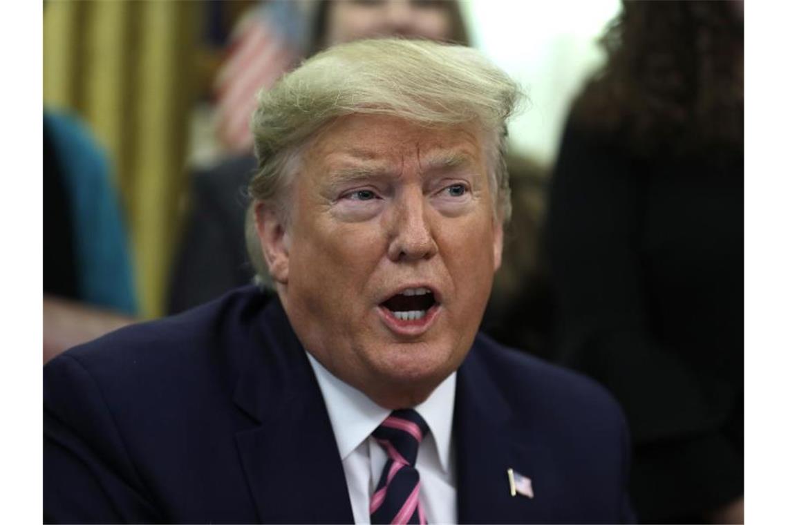 Amtsenthebungsverfahren gegen Donald Trump hat begonnen Donald Trump muss sich als dritter Präsident in der Geschichte der Vereinigten Staaten einem Amtsenthebungsverfahren im Senat stellen. Foto: Evan Vucci/AP/dpa