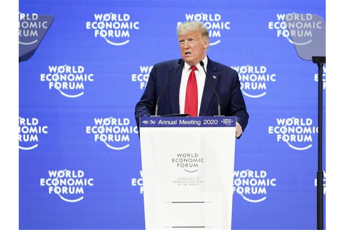 Trump gegen Greta in Davos: Das Rededuell um den Klimaschutz Donald Trump pricht beim Weltwirtschaftsforum in Davos. Foto: Gian Ehrenzeller/KEYSTONE/dpa