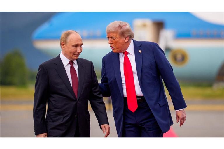 Donald Trump (rechts) und Wladimir Putin wollen am Donnerstagabend telefonieren. (Archivbild)