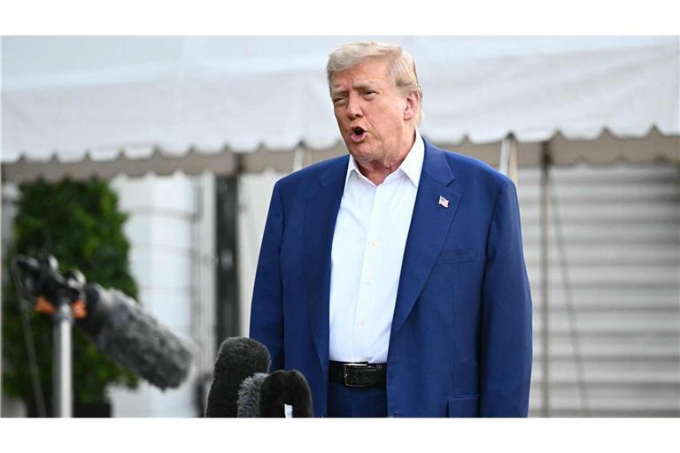 Donald Trump rückte von seiner angedeuteten Meinung ab, dass er einen „Regime Change“ im Iran sehen wolle.