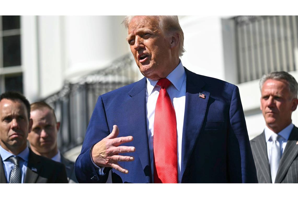 Trump begründet Zoll-Schwenk: Leute sind ängstlich geworden Donald Trump sagt zur Begründung für seinen Schwenk bei den US-Zöllen, die "Leute" seien unruhig und "etwas ängstlich" geworden.