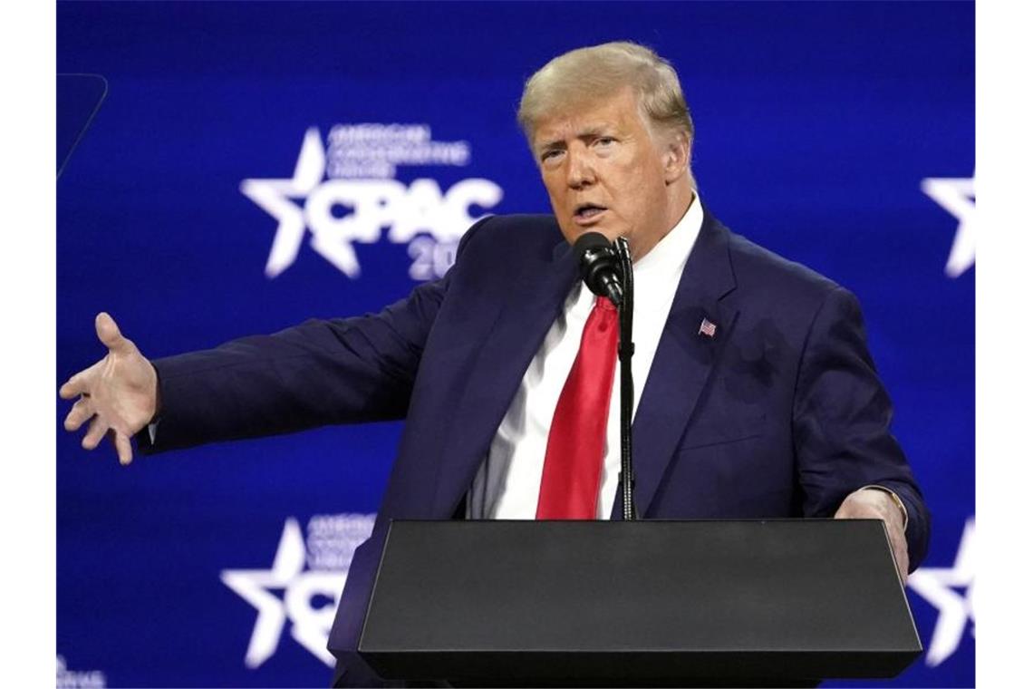 Trumps Rückkehr ins Rampenlicht - Kandidatur 2024? Donald Trump spricht auf der Konferenz CPAC, einer Veranstaltung konservativer Aktivisten. Foto: John Raoux/AP/dpa