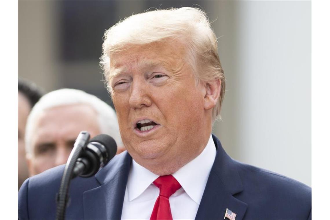 Donald Trump spricht während einer Pressekonferenz über das Coronavirus im Rosengarten des Weißen Hauses. Foto: Liu Jie/XinHua/dpa