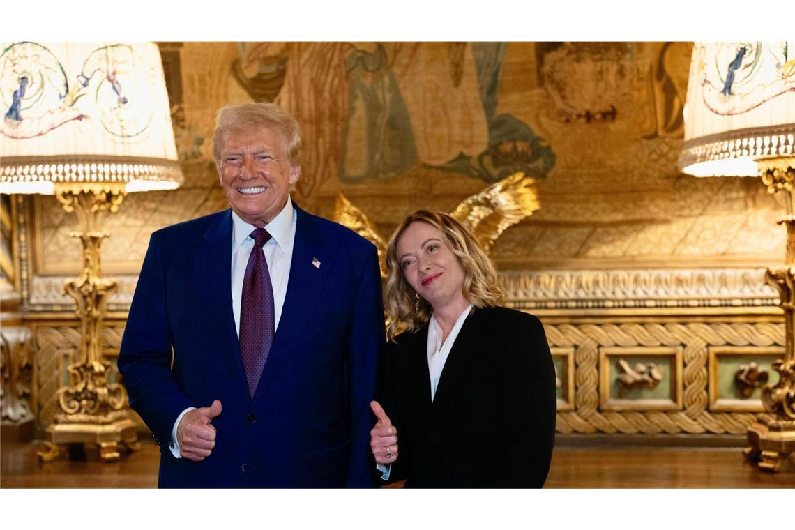 Trump empfängt Meloni in Mar-a-Lago Donald Trump und Giorgia Meloni bei dem Treffen.