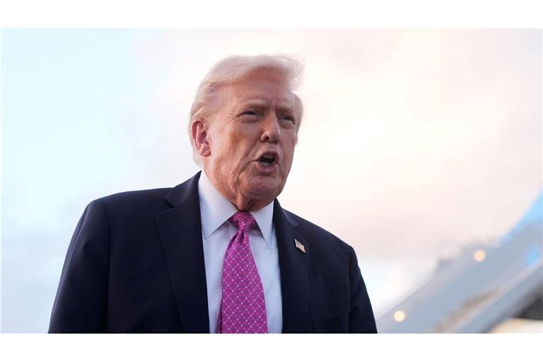 Donald Trump verhängte Zölle auf Lastwagen und Busse - und verlängerte zugleich Vergünstigungen für in den USA produzierte Fahrzeuge mit Import-Bauteilen.