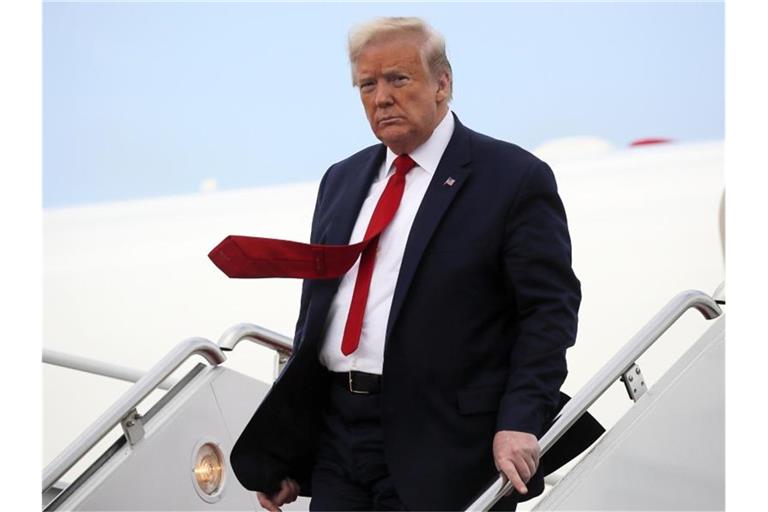 Donald Trump verlässt die Air Force One auf der Andrews Air Force Base. Foto: Carlos Barria/Pool Reuters/AP/dpa