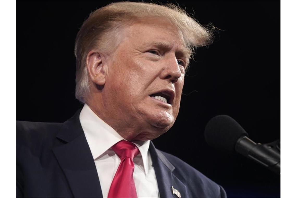 Trump kommentiert Boxkampf von Evander Holyfield Donald Trump versucht sich als Box-Kommentator. Foto: Lm Otero/AP/dpa