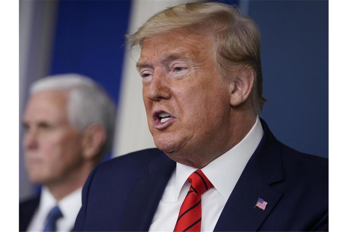 Trump will GM zur Produktion von Beatmungsgeräten zwingen Donald Trump während einer Pressekonferenz im Weißen Haus. Foto: Evan Vucci/AP/dpa