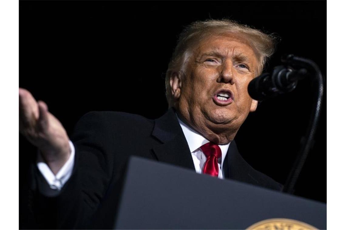 Trump setzt TV-Fragestunde auf gleiche Zeit wie Biden Donald Trump will seine TV-Fragestunde zur gleichen Zeit abhalten wie sein Herausforderer Joe Biden. Foto: Evan Vucci/AP/dpa