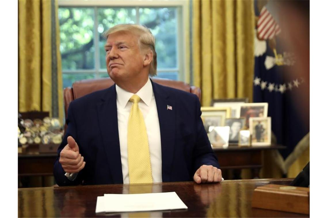 Donald Trump zeigt sich nach dewm Treffen mit dem chinesischen Vizepremier Liu zufrieden. Foto: Andrew Harnik/AP/dpa