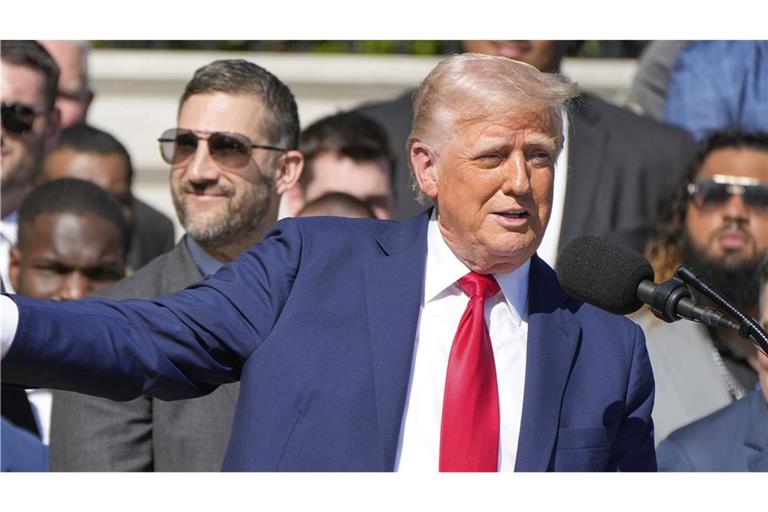 Donald Trumps Konkressabgeordnete schlagen einen neuen Preis für Asylanträge vor.
