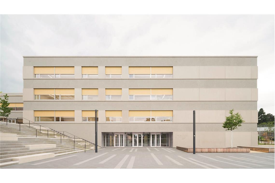 Doppelter Longlistkandidat ist   Wulf Architekten aus Stuttgart mit der Realschule in Gerlingen  und . . .