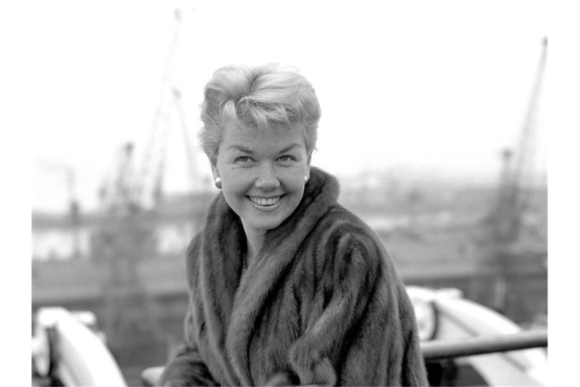 Doris Day 1955 bei einem Besuch des Kreuzfahrtschiffes „Queen Elizabeth“ in Southampton. Foto: PA Wire