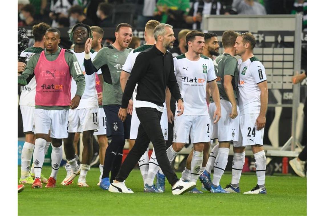 Dortmund-Trainer Marco Rose (M) ging bei seiner Rückkehr nach Mönchengladbach als Verlierer vom Platz. Foto: Bernd Thissen/dpa