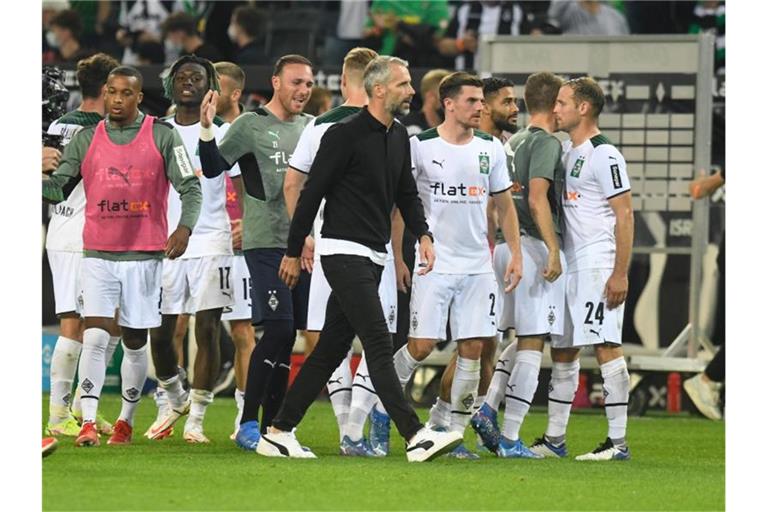 Dortmund-Trainer Marco Rose (M) ging bei seiner Rückkehr nach Mönchengladbach als Verlierer vom Platz. Foto: Bernd Thissen/dpa