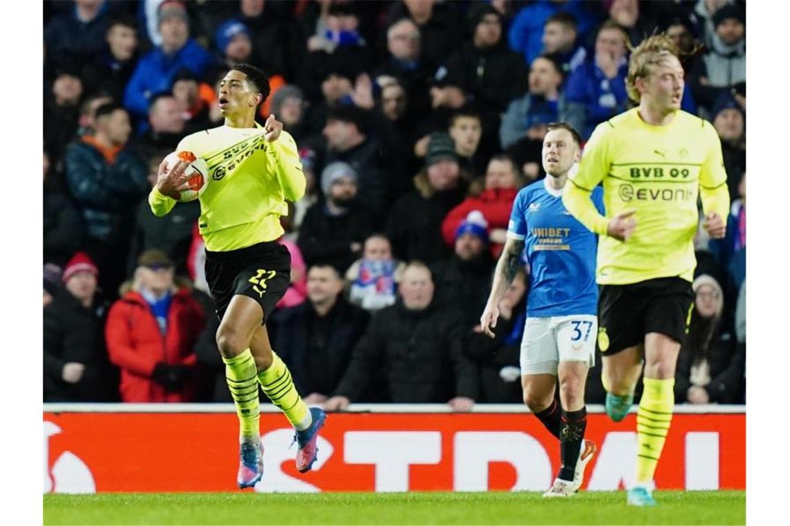 Aufholjagd gescheitert: Aus für BVB nach Remis in Glasgow Dortmunds Jude Bellingham (l) feiert den ersten Treffer seiner Mannschaft in Glasgow. Foto: Jane Barlow/PA Wire/dpa