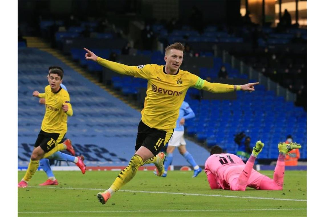 Dortmunds Marco Reus bejubelt sein Tor zum 1:1. Foto: Lindsey Parnaby/dpa