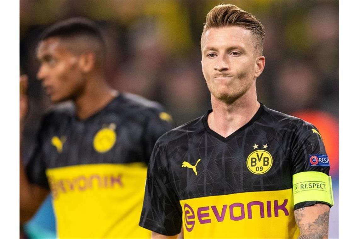 Ter Stegen verhindert BVB-Coup gegen FC Barcelona Dortmunds Marco Reus hadert mit seinem nicht verwandelten Elfmeter. Foto: Marius Becker