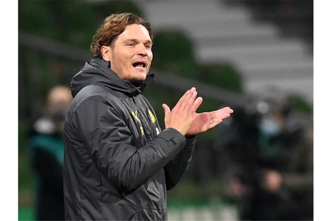 Dortmunds neuer Trainer Edin Terzic trieb seine Mannschaft an. Foto: Carmen Jaspersen/dpa