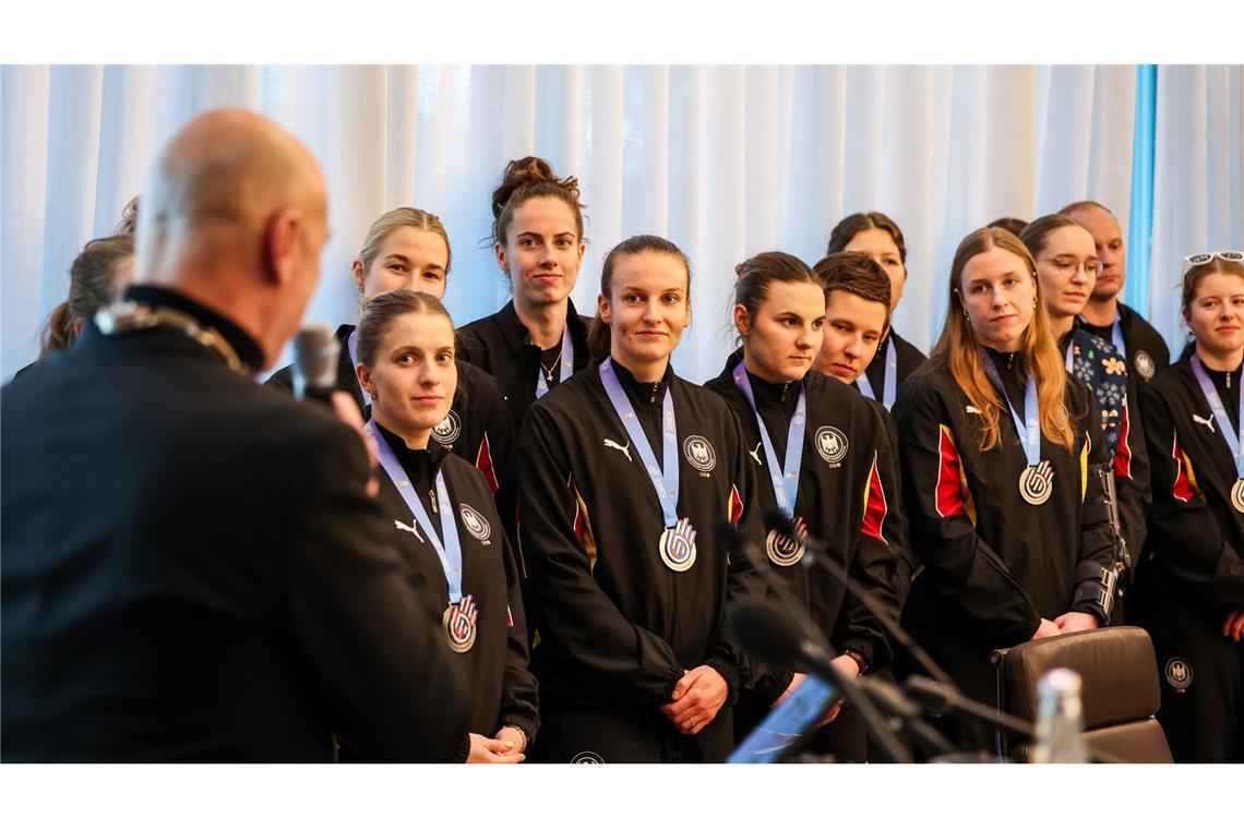 Dortmunds Oberbürgermeister Alexander Kalouti würdigte die deutschen Handballerinnen nach WM-Silber.