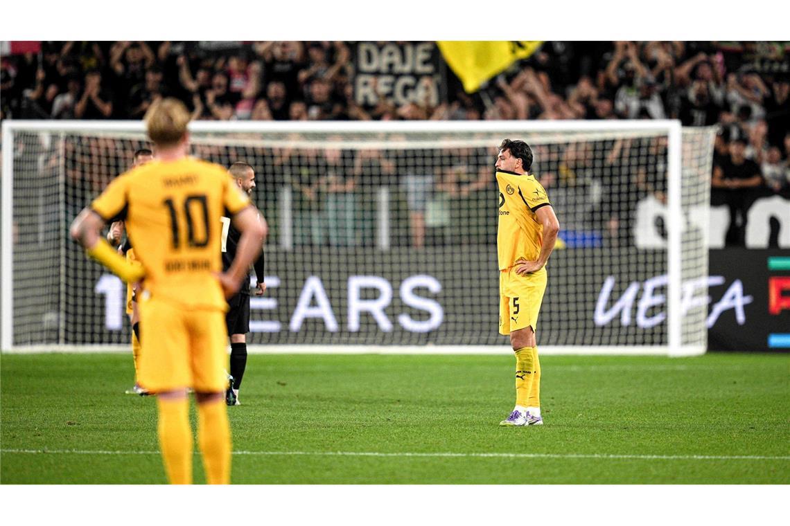Bilder des Tages Dortmunds Ramy Bensebaini reagiert nach dem Spiel in der Champions League gegen Juventus Turin.