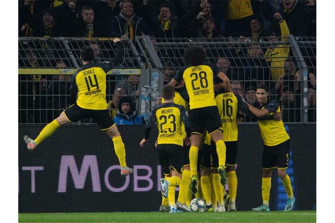 Furiose Aufholjagd: BVB dreht Spiel gegen Inter Mailand Dortmunds Spieler jubeln nach dem Tor zum 2:2-Ausgleich. Foto: Bernd Thissen/dpa
