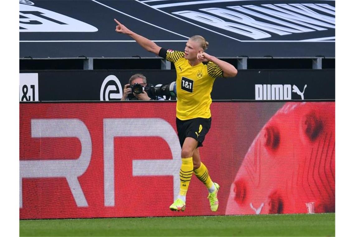 Bundesliga: Dortmund startet furios, Aufsteiger verlieren Dortmunds Stürmer Erling Haaland zeigte sich zum Saisonstart in Topform. Foto: Marius Becker/dpa